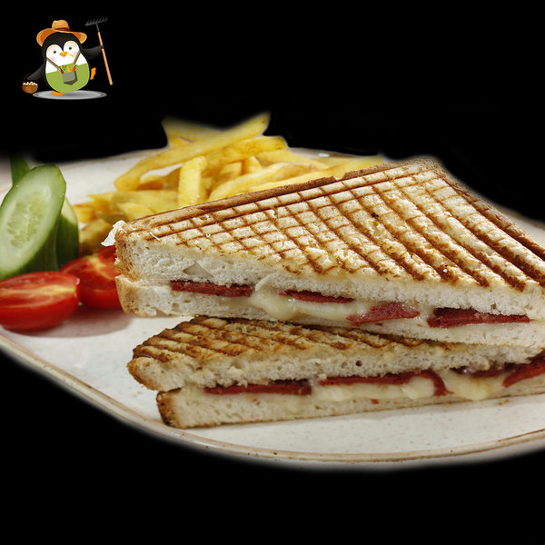 Kavurmalı Kaşarlı Tost